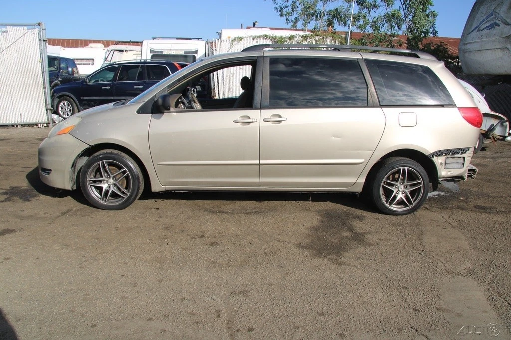 2008 Toyota Sienna 2nd Gen - Image 3 of 21