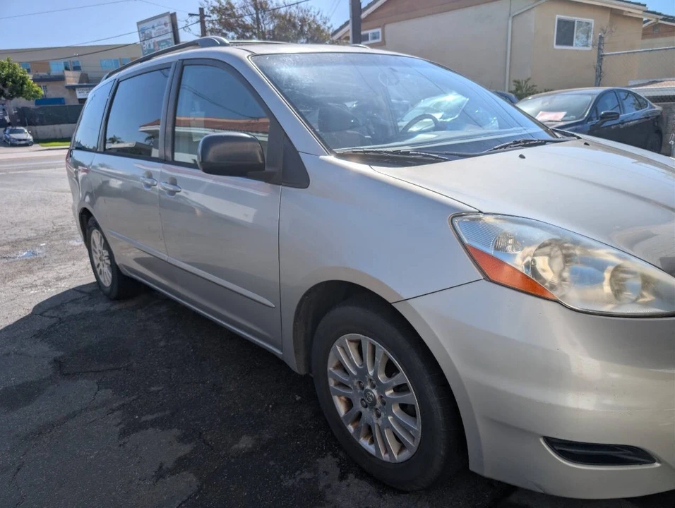 2008 Toyota Sienna 2nd Gen - Image 9 of 13