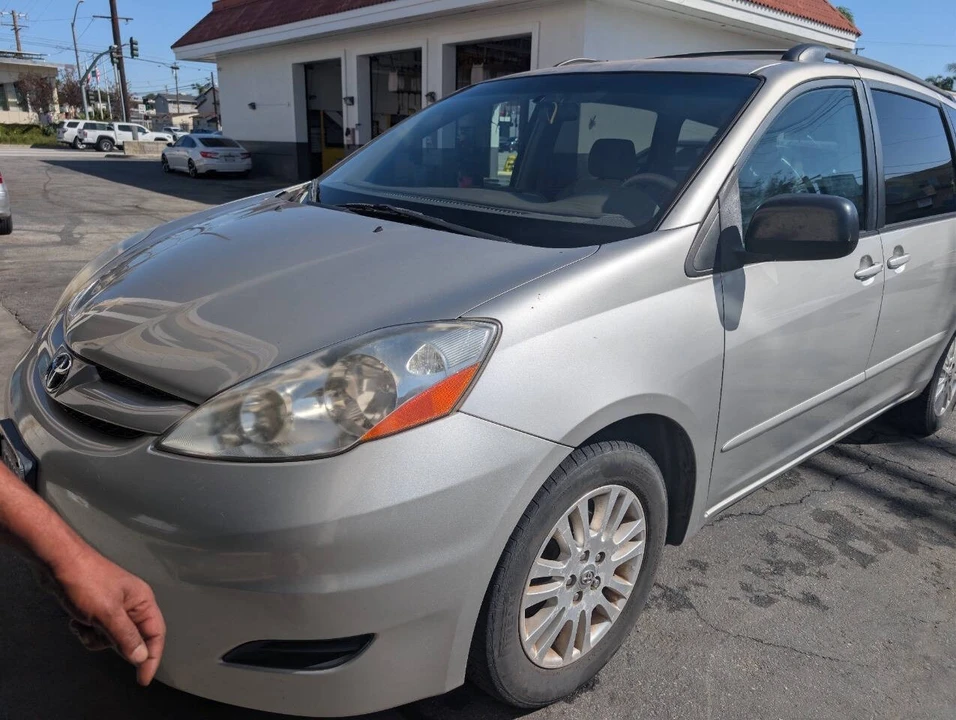 2008 Toyota Sienna 2nd Gen - Image 3 of 13