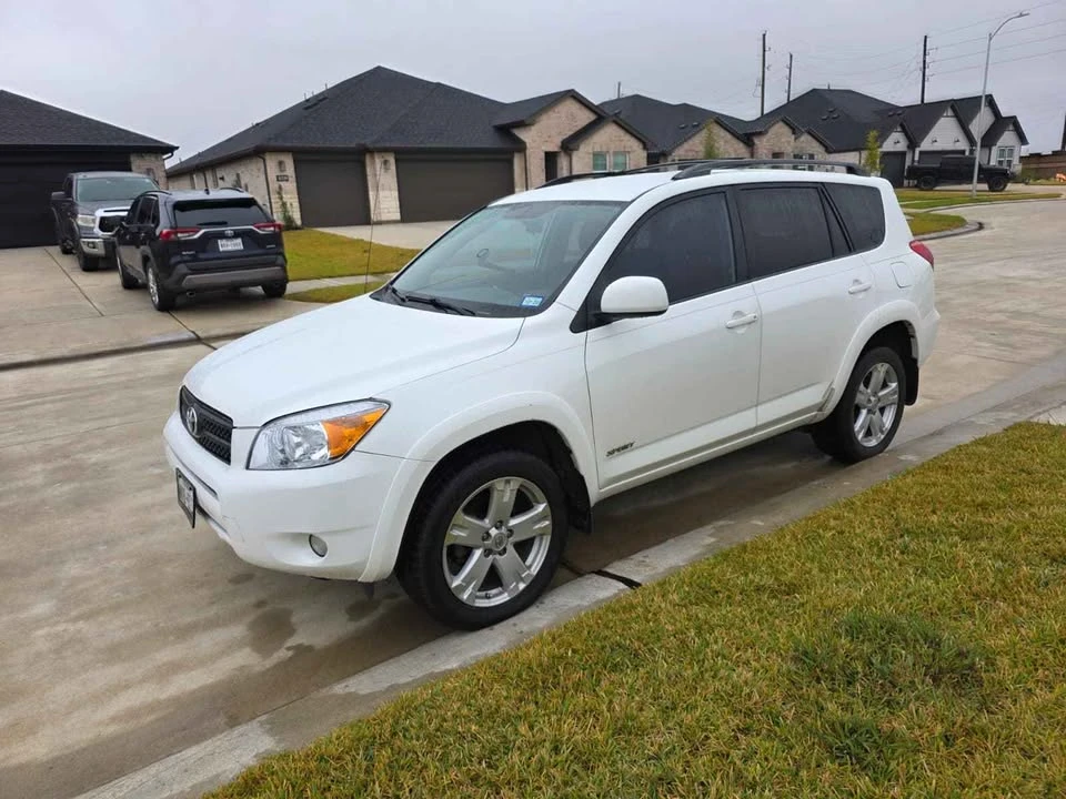 2008 Toyota RAV4 3rd Gen - Image 4 of 11