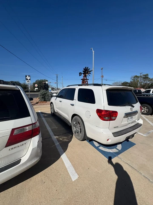 2008 Toyota Sequoia 2nd Gen - Image 5 of 11