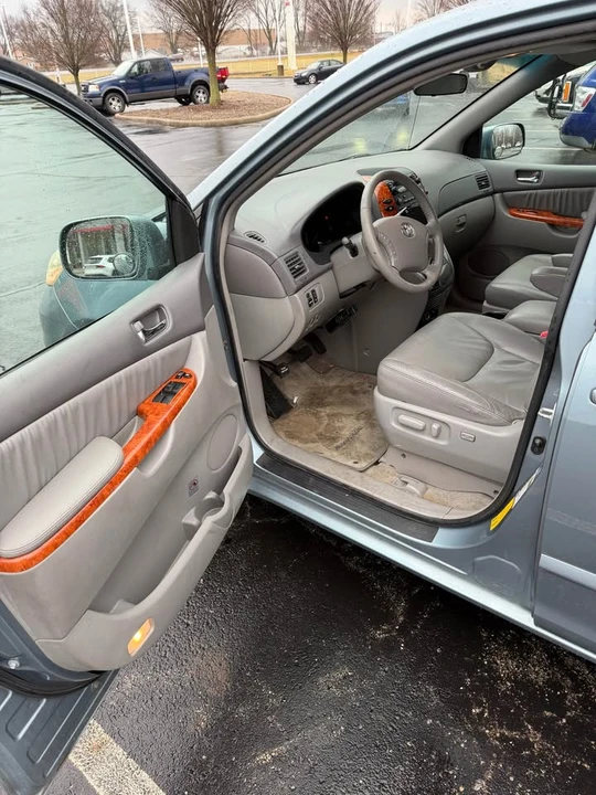 2008 Toyota Sienna 2nd Gen - Image 4 of 8