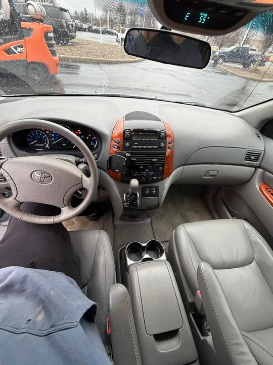 2008 Toyota Sienna 2nd Gen - Image 6 of 8
