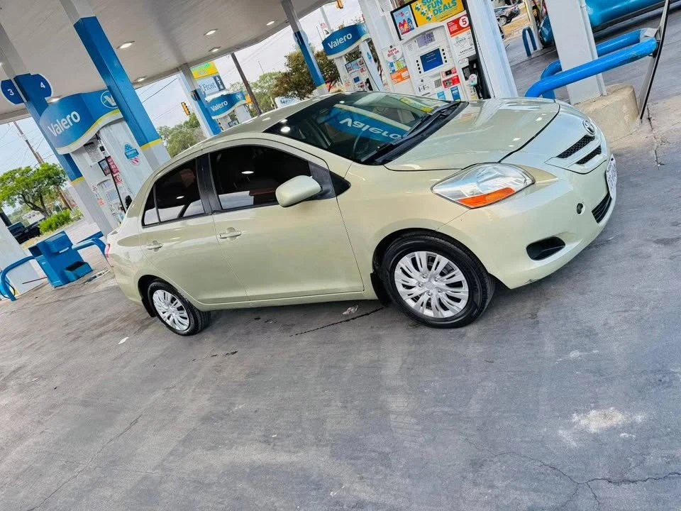 2008 Toyota Yaris - Image 2 of 5