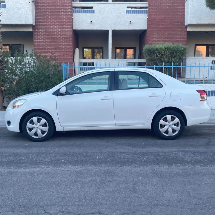 2008 Toyota Yaris - Image 2 of 10