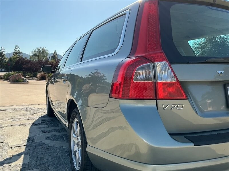 2008 Volvo V70 3rd Gen - Image 14 of 24