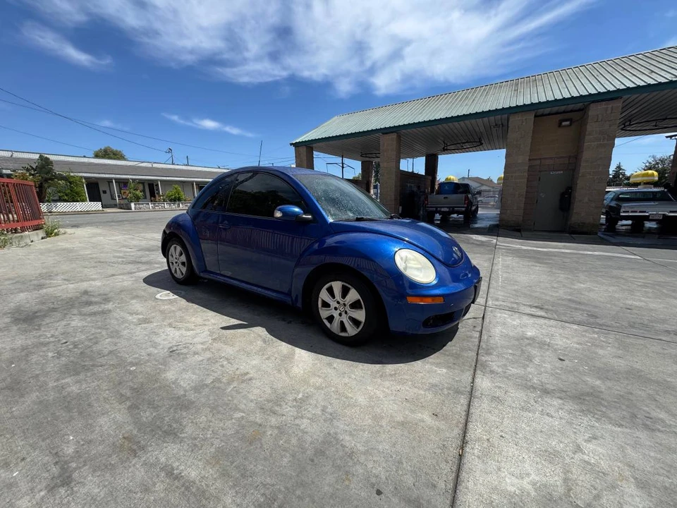 2008 Volkswagen New Beetle - Image 3 of 7