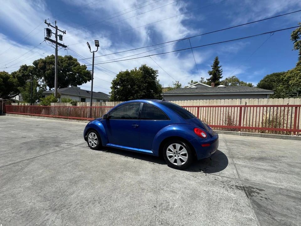 2008 Volkswagen New Beetle - Image 2 of 7