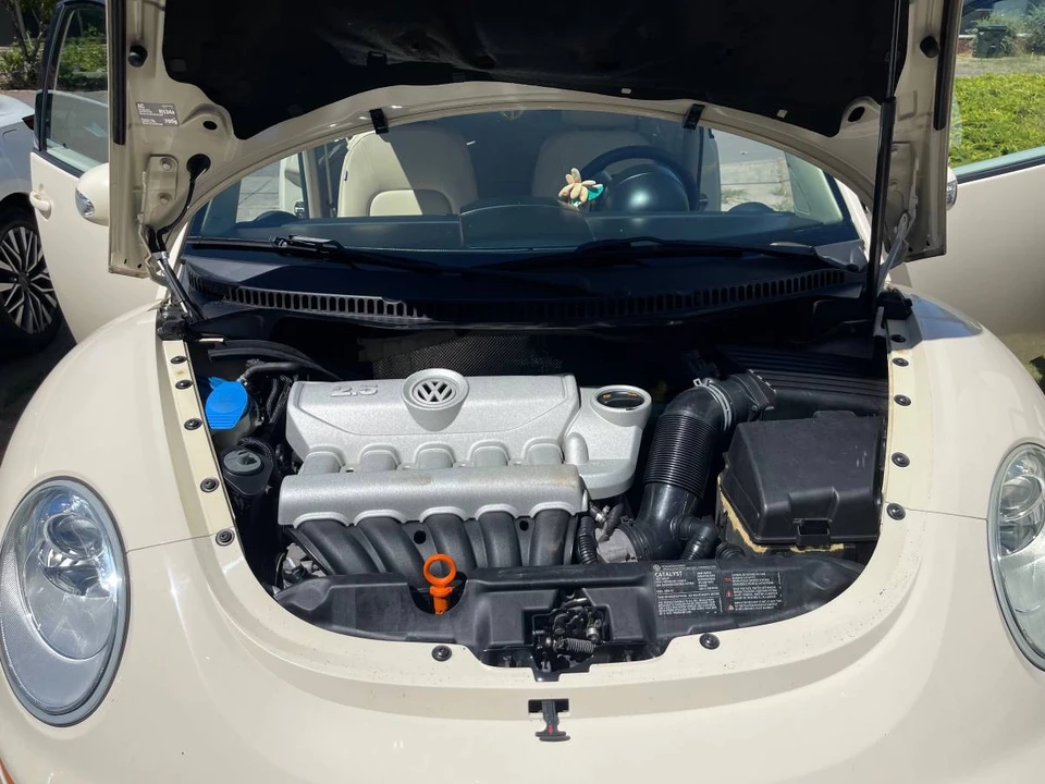 2008 Volkswagen New Beetle - Image 8 of 23
