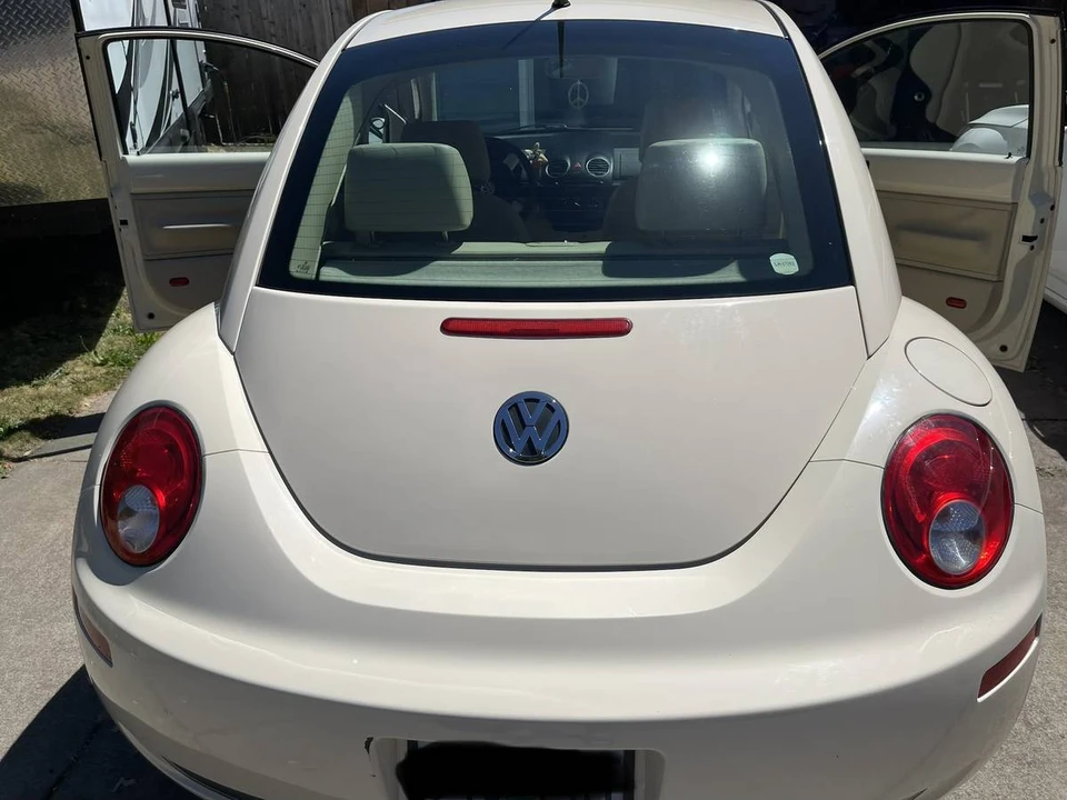 2008 Volkswagen New Beetle - Image 3 of 23