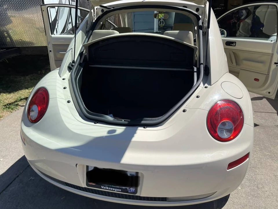 2008 Volkswagen New Beetle - Image 12 of 23