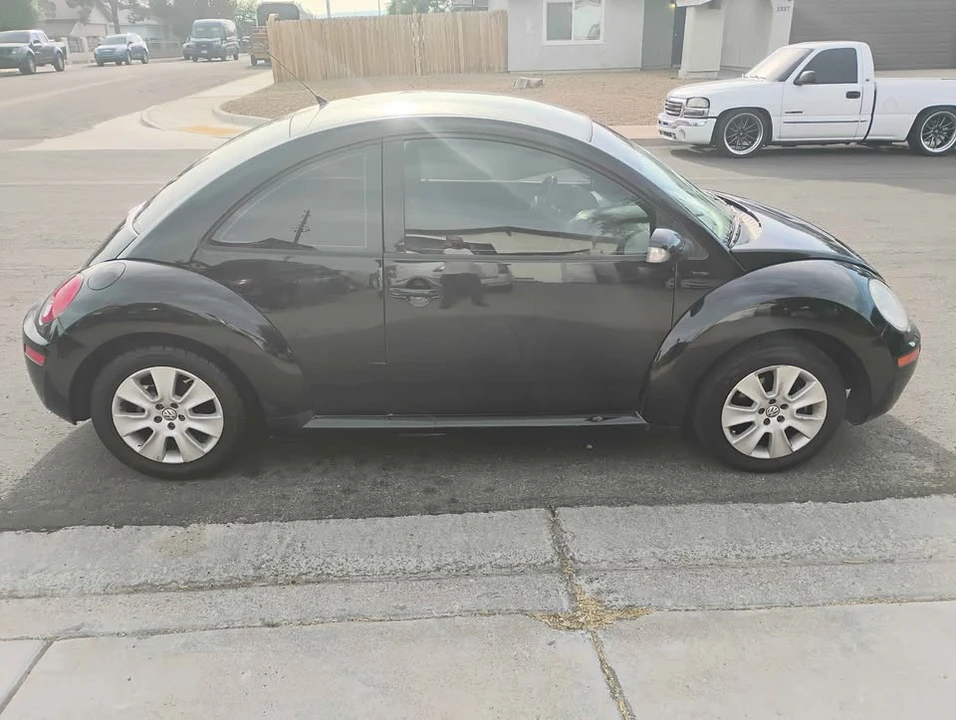 2008 Volkswagen New Beetle - Image 2 of 8
