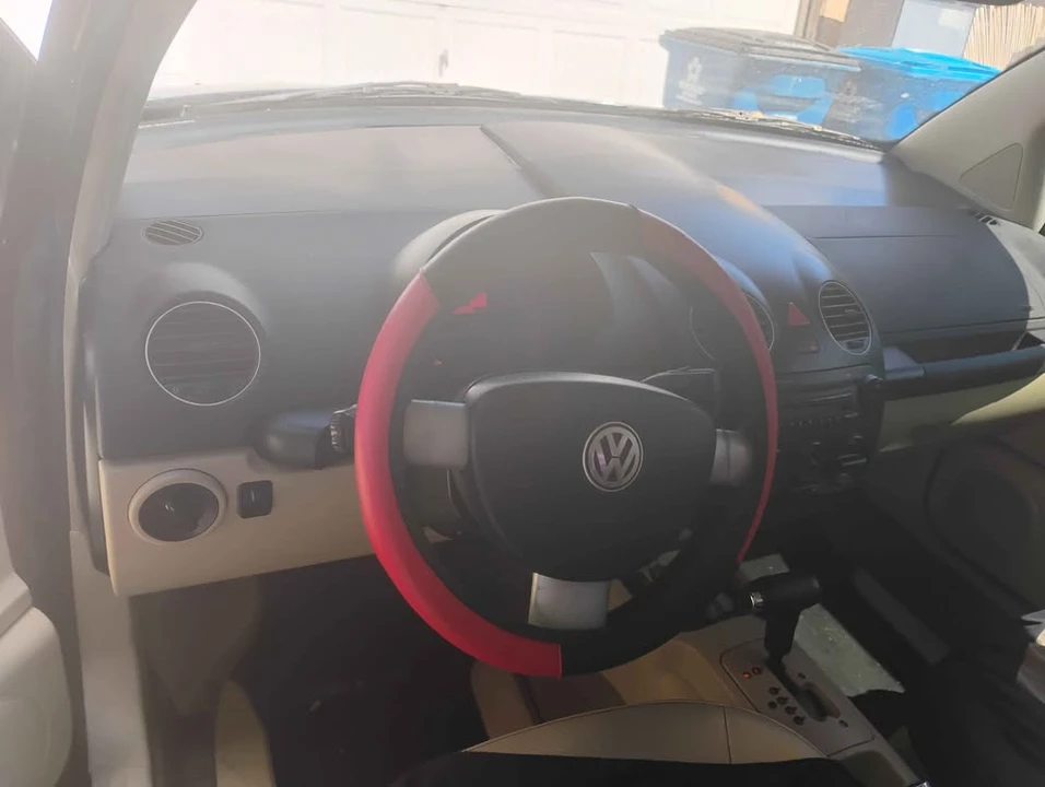 2008 Volkswagen New Beetle - Image 6 of 9