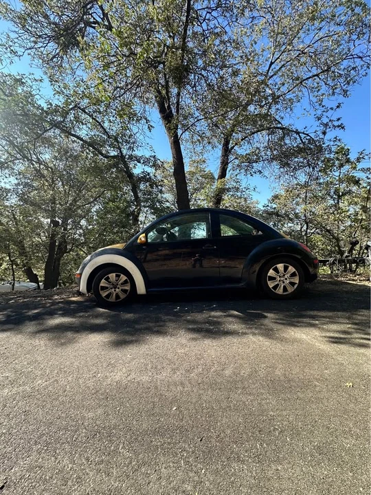 2008 Volkswagen New Beetle - Image 2 of 6