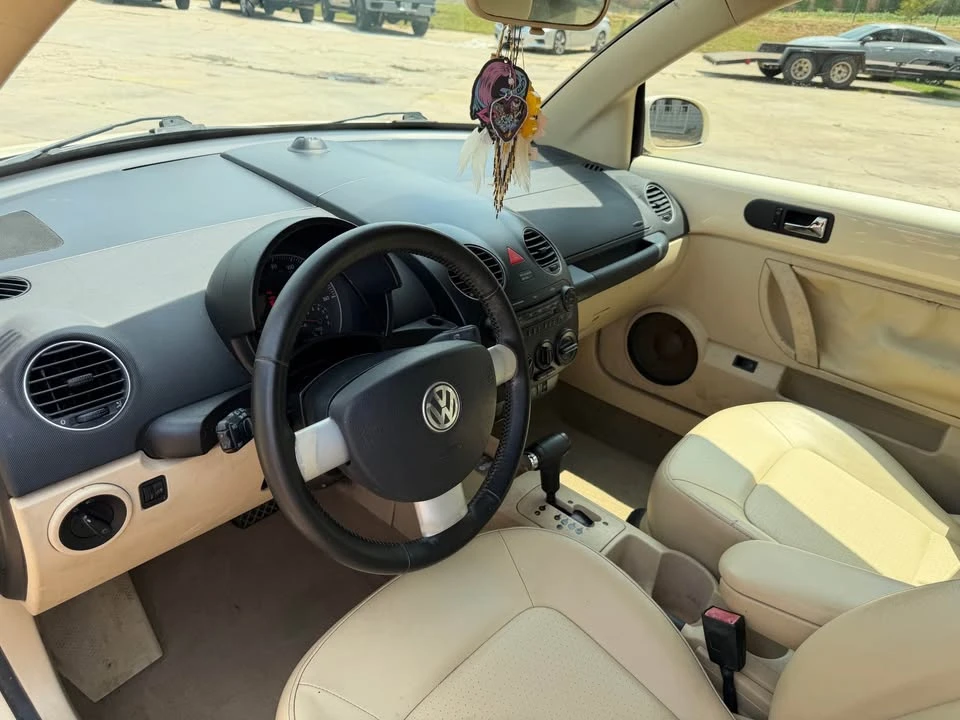 2008 Volkswagen New Beetle - Image 5 of 7