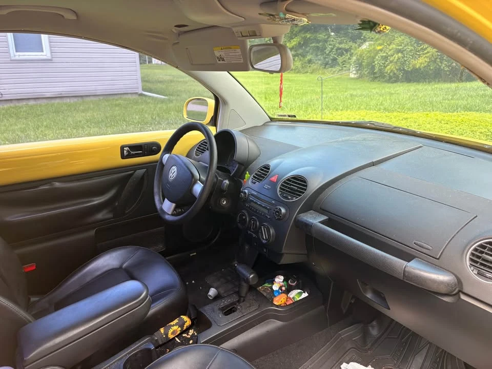 2008 Volkswagen New Beetle - Image 6 of 8