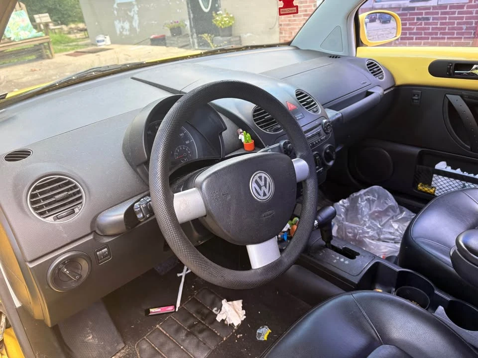 2008 Volkswagen New Beetle - Image 5 of 8
