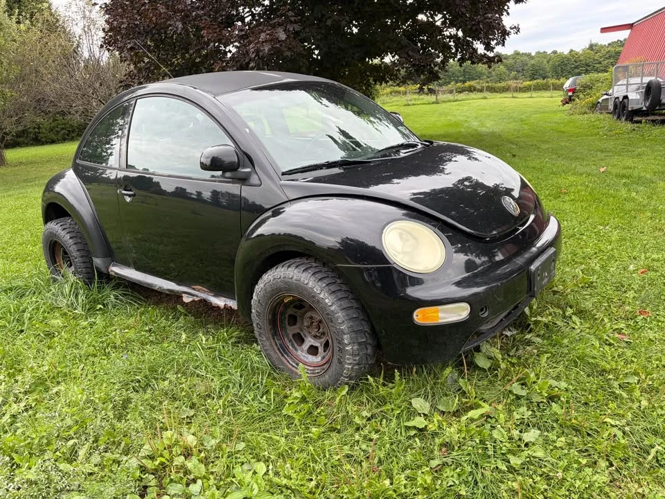2008 Volkswagen New Beetle - Image 2 of 10