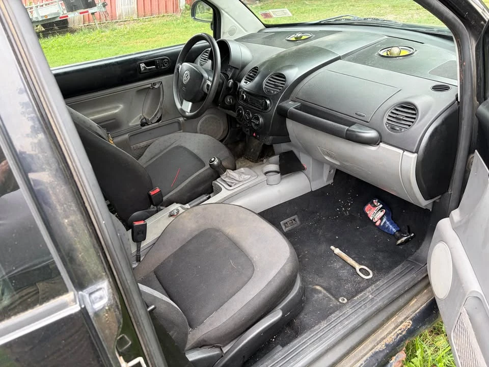 2008 Volkswagen New Beetle - Image 6 of 10