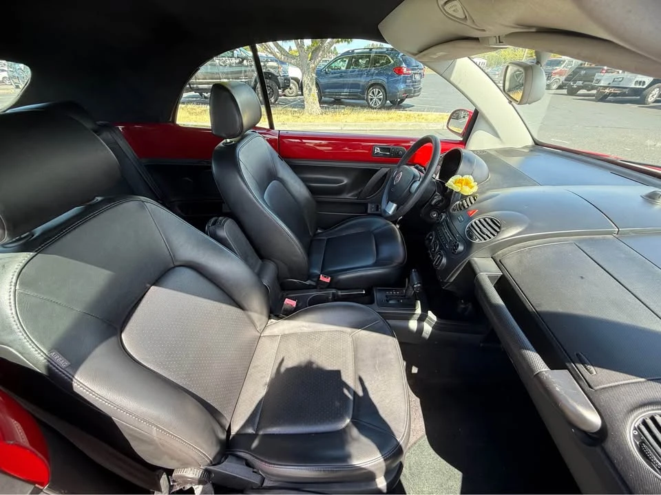 2008 Volkswagen New Beetle - Image 8 of 12