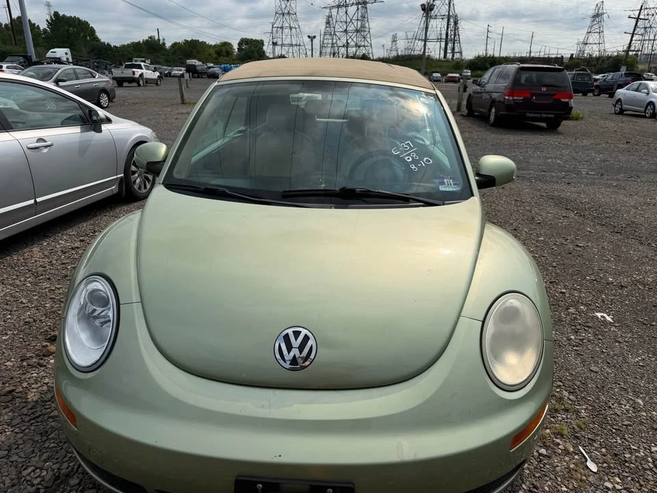 2008 Volkswagen New Beetle - Image 9 of 13