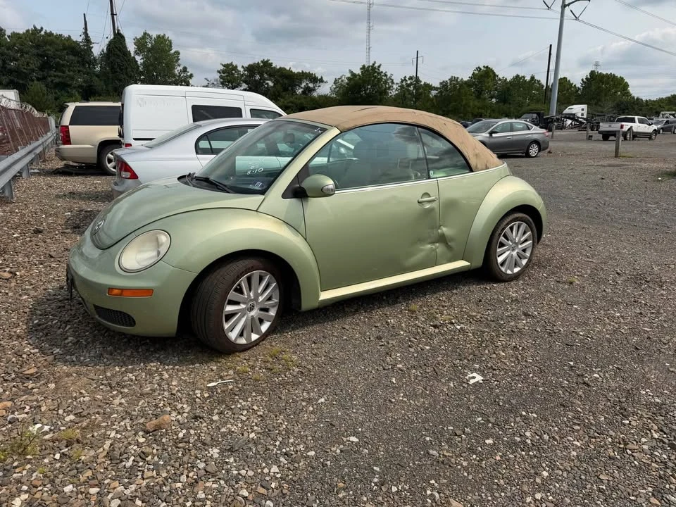 2008 Volkswagen New Beetle - Image 10 of 13