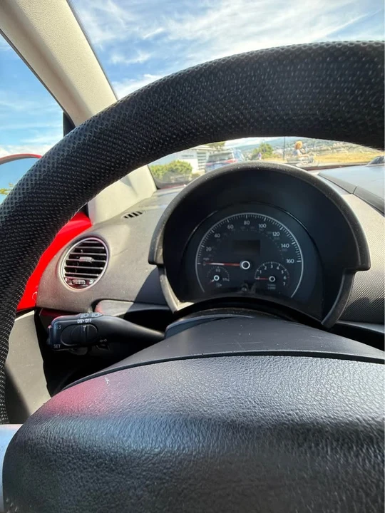 2008 Volkswagen New Beetle - Image 10 of 12
