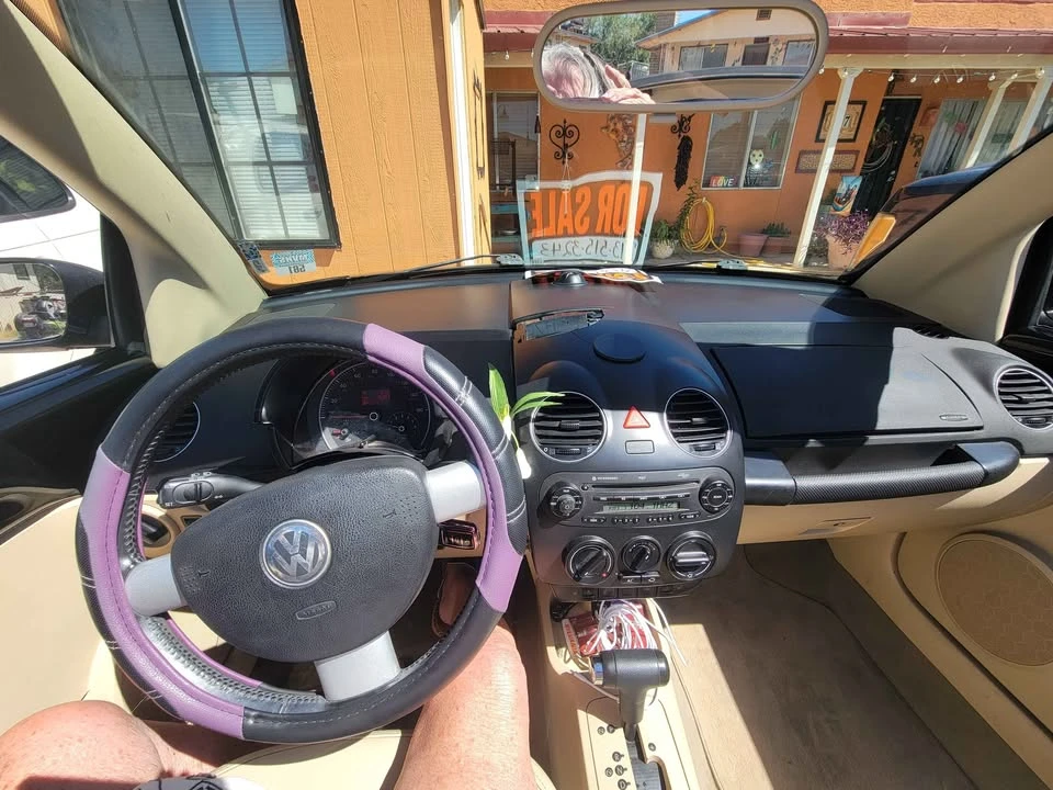 2008 Volkswagen New Beetle - Image 8 of 12