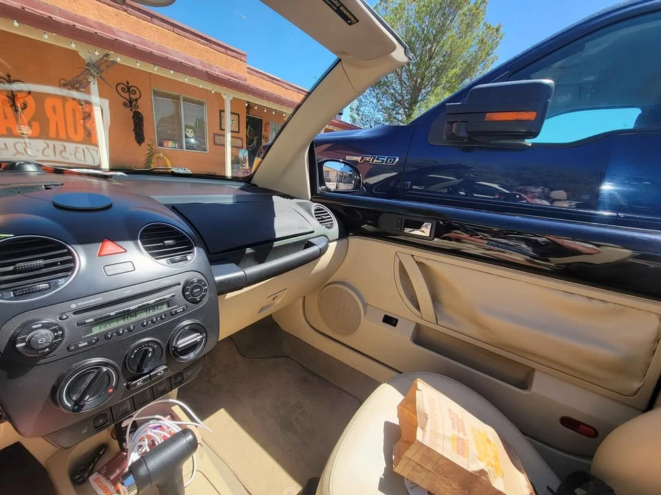 2008 Volkswagen New Beetle - Image 10 of 12