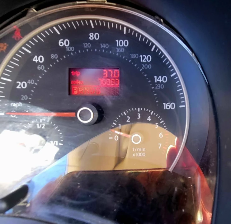 2008 Volkswagen New Beetle - Image 9 of 12