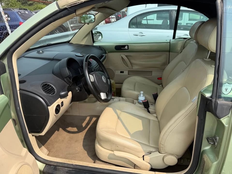 2008 Volkswagen New Beetle - Image 9 of 11