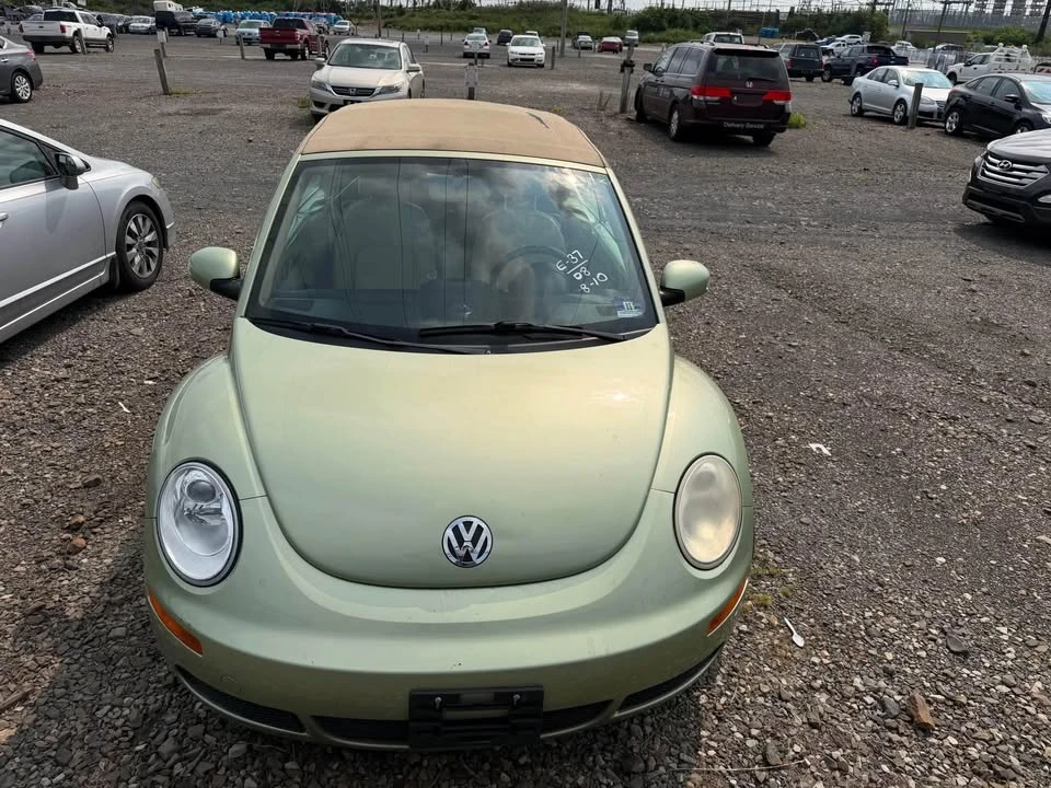 2008 Volkswagen New Beetle - Image 2 of 11