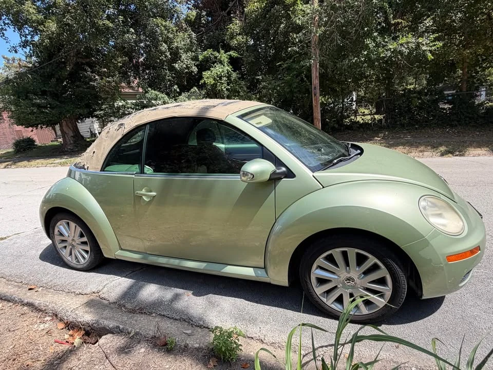 2008 Volkswagen New Beetle - Image 2 of 9