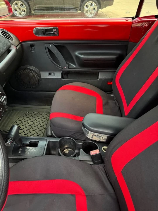 2008 Volkswagen New Beetle - Image 10 of 12
