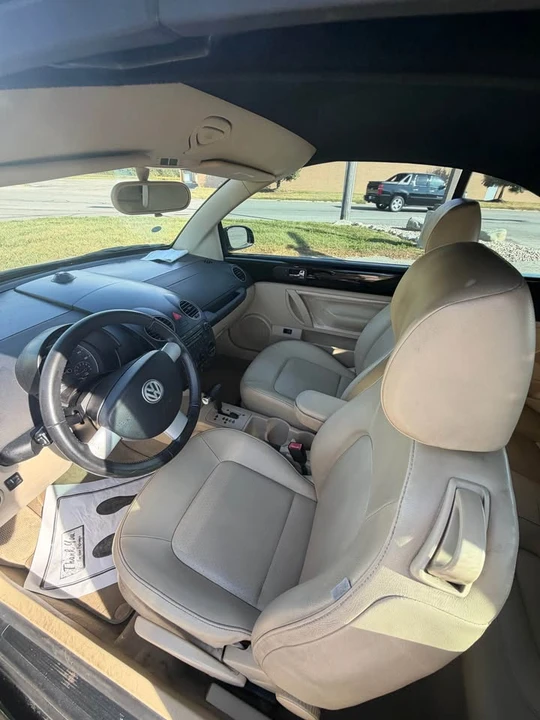 2008 Volkswagen New Beetle - Image 10 of 11