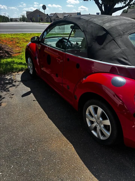 2008 Volkswagen New Beetle - Image 2 of 9