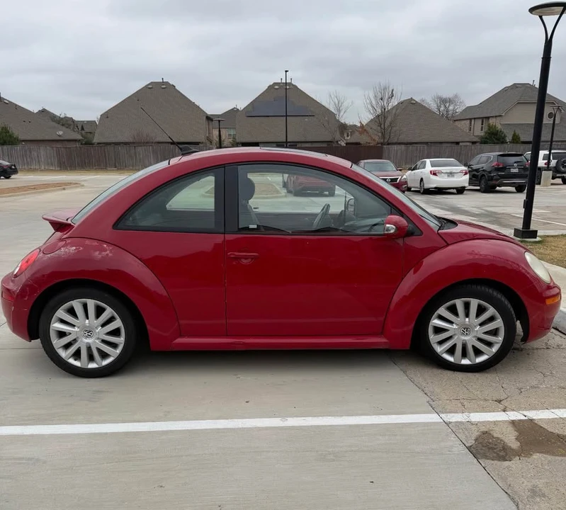 2008 Volkswagen New Beetle - Image 8 of 10