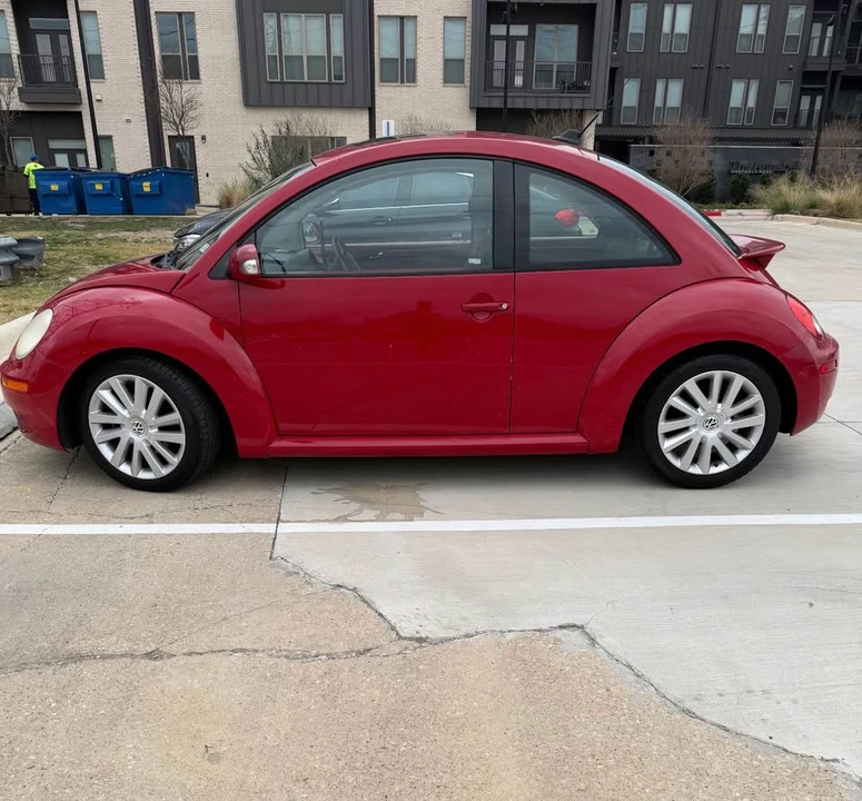 2008 Volkswagen New Beetle - Image 9 of 10