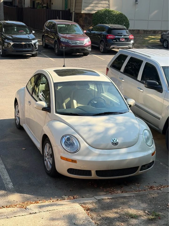 2008 Volkswagen New Beetle - Image 2 of 7