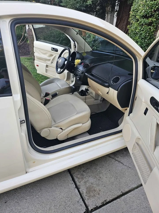 2008 Volkswagen New Beetle - Image 6 of 19
