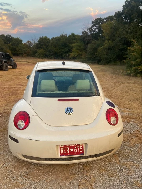 2008 Volkswagen New Beetle - Image 8 of 9
