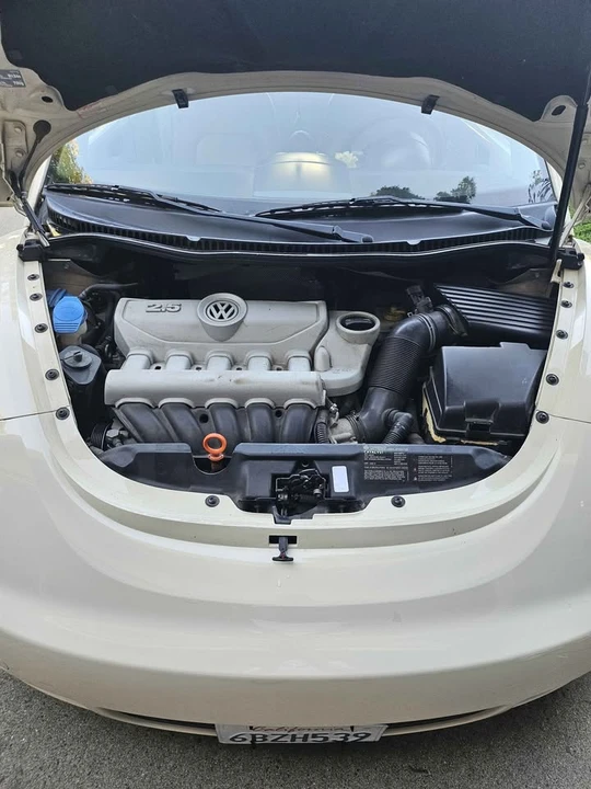 2008 Volkswagen New Beetle - Image 2 of 19