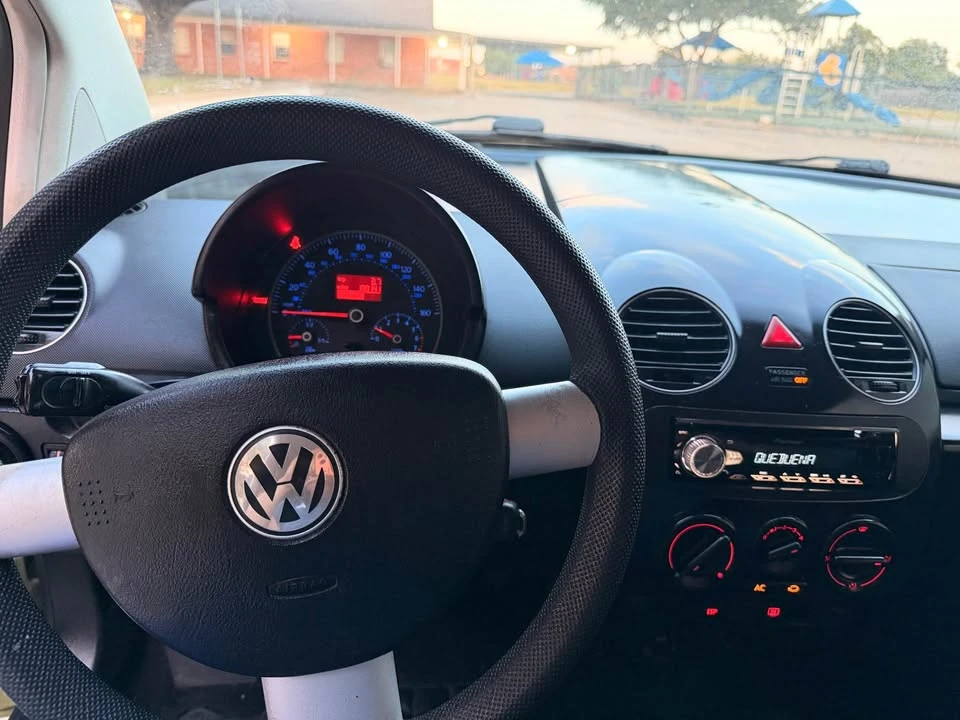 2008 Volkswagen New Beetle - Image 16 of 20