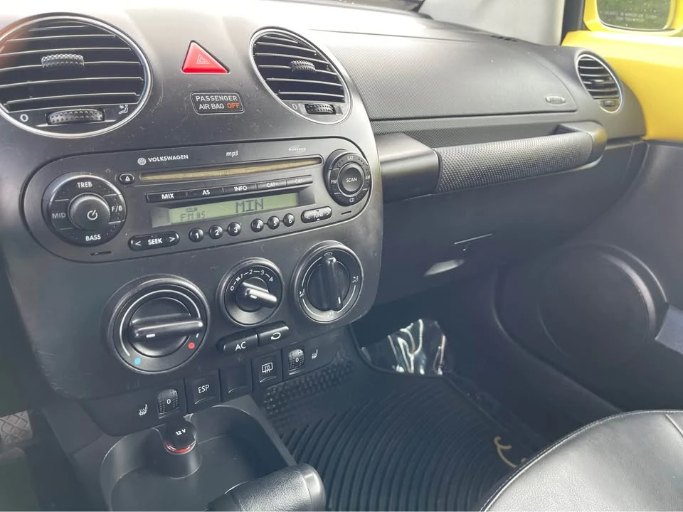 2008 Volkswagen New Beetle - Image 12 of 20