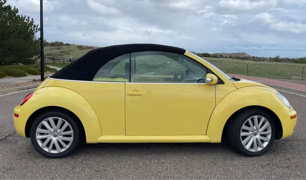 2008 Volkswagen Beetle 2.5L 70's Edition Convertible