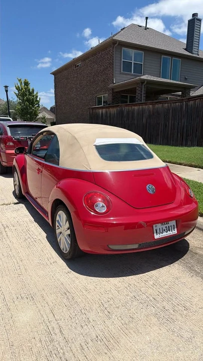 2008 Volkswagen New Beetle - Image 2 of 3
