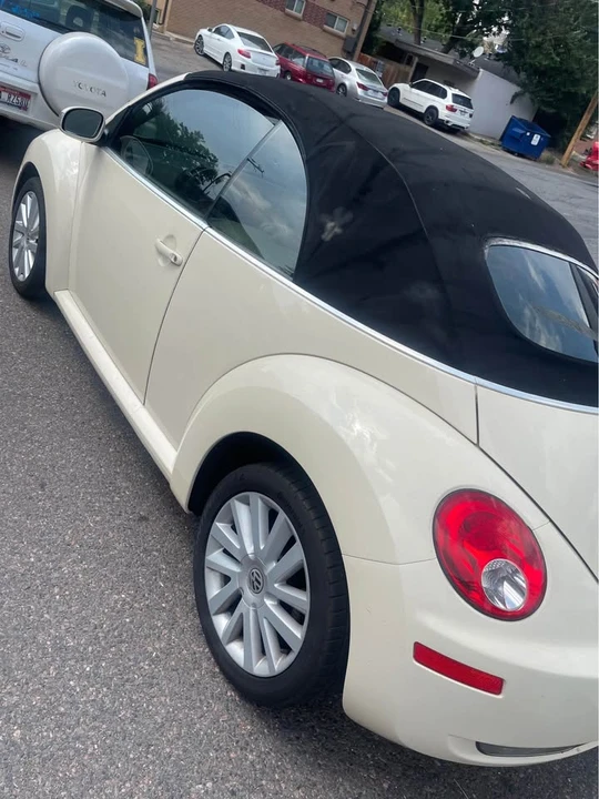 2008 Volkswagen New Beetle - Image 5 of 12