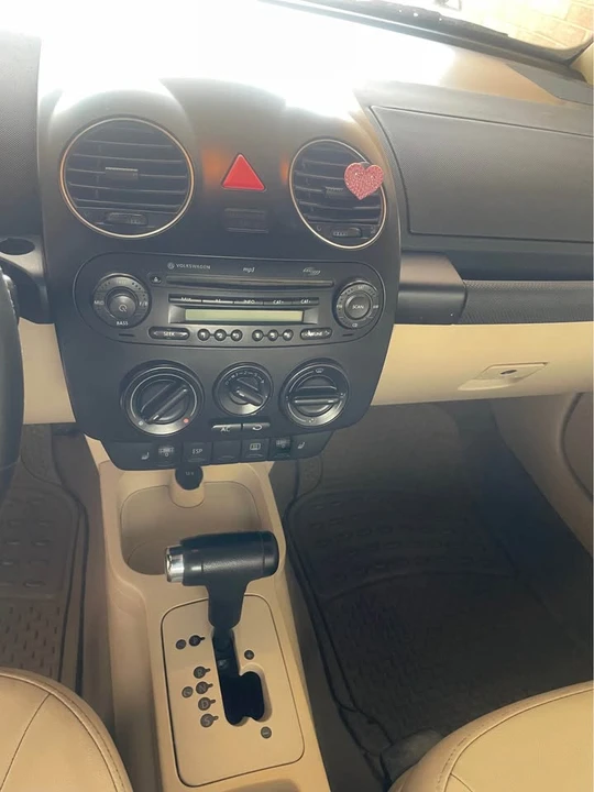 2008 Volkswagen New Beetle - Image 9 of 12
