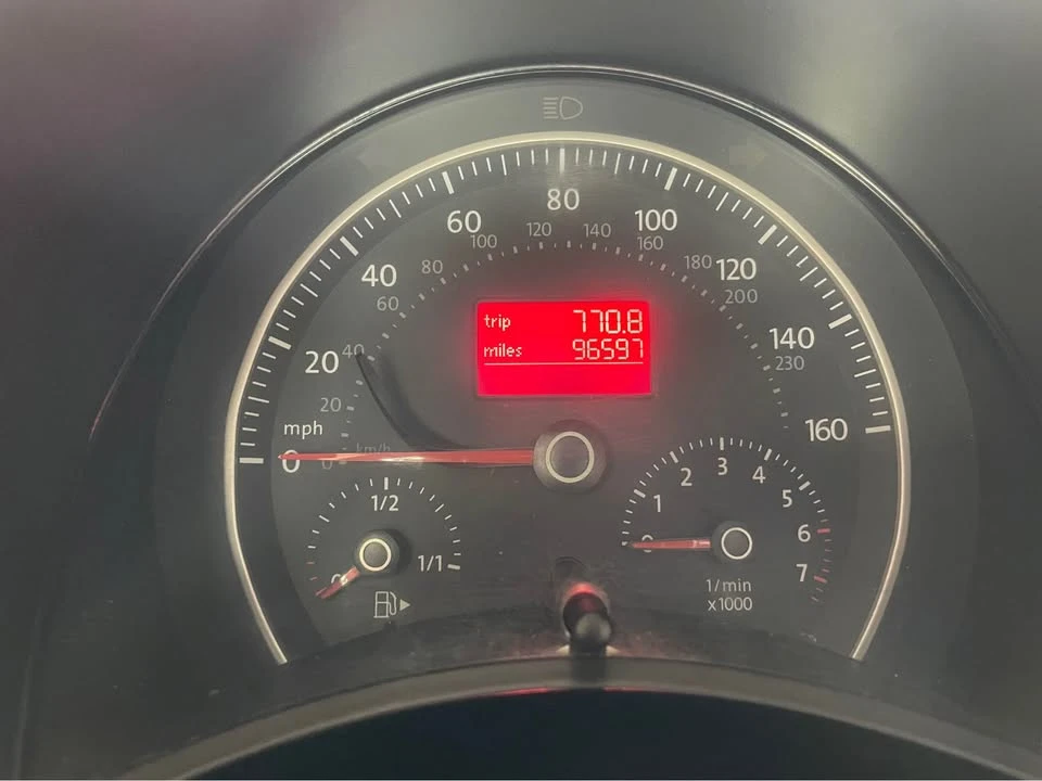 2008 Volkswagen New Beetle - Image 10 of 12