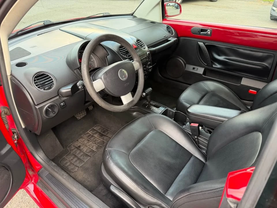 2008 Volkswagen New Beetle - Image 10 of 17